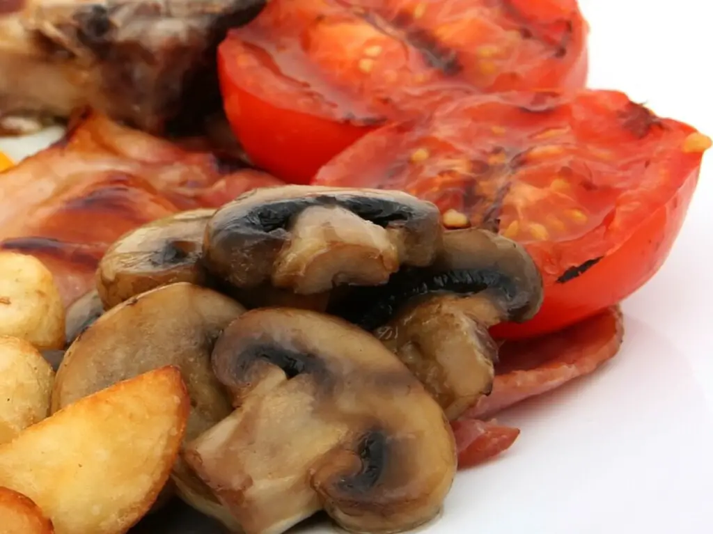 Full English breakfast tomato mushrooms