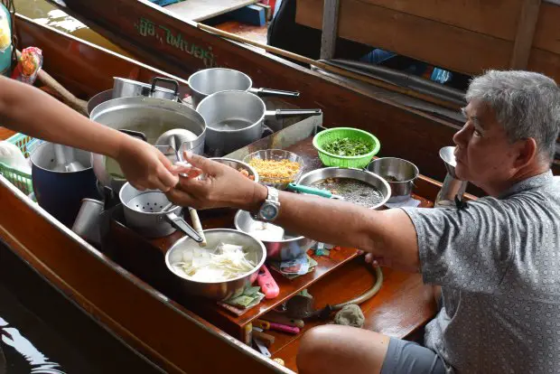 floating market food Thailand