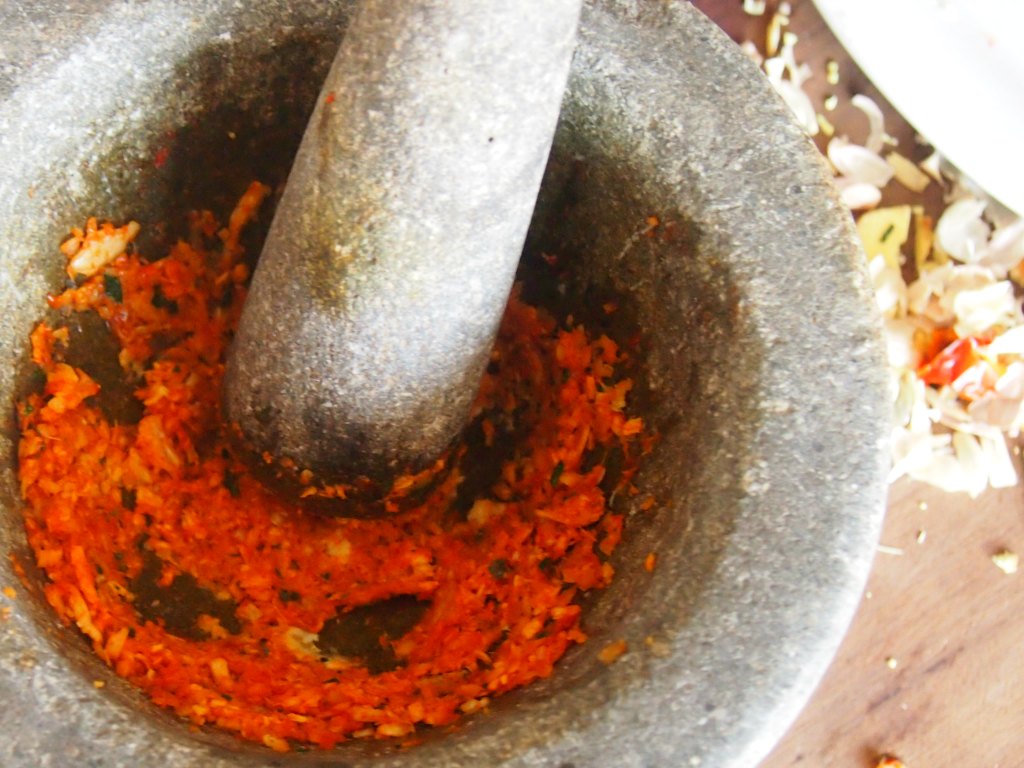 Cambodian-food-making-curry-paste-kroeung
