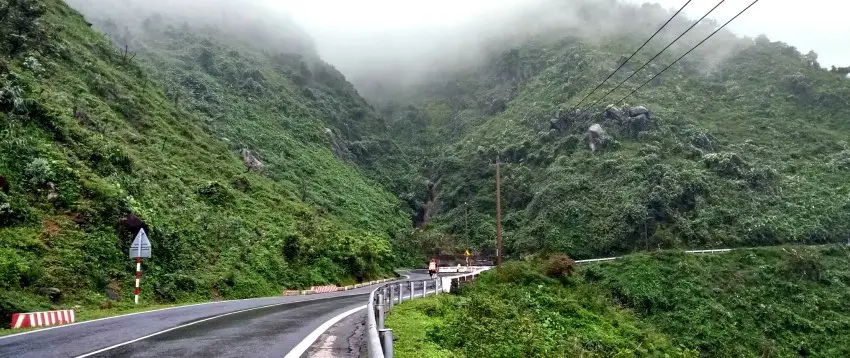 Hai Van pass road