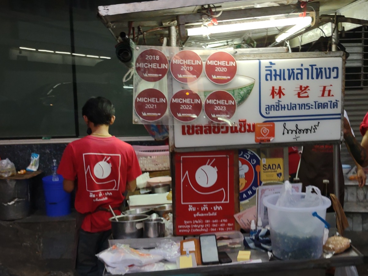 best night market street food bangkok michelin