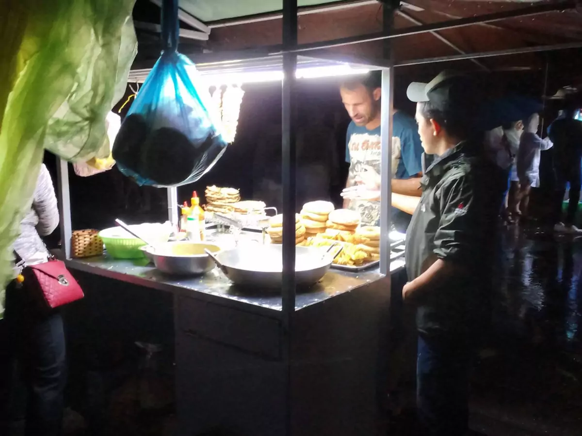 street food hoi an night market
