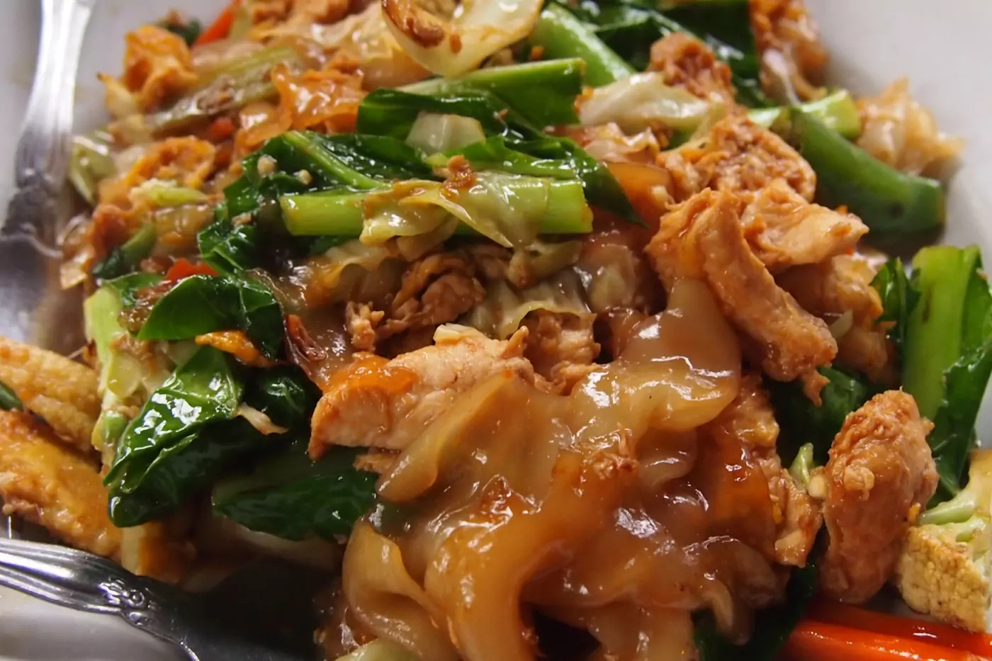 Thai dish pad siew fried fat noodles